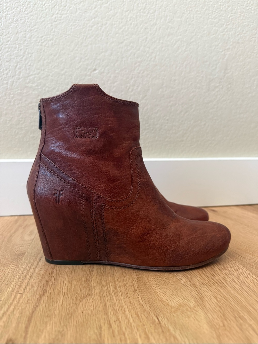 Frye Western Boho Brown Leather Carson Zip Ankle Wedge Bootie Boots Womens 7.5